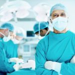 Alasan Kenapa Baju Operasi Berwarna Hijau atau Biru? Berikut Penjelasannya Alasan baju operasi warna hijau dan biru