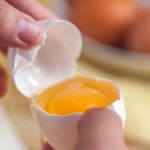 Bahaya makan kuning telur