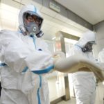 Mengenal Alat Pelindung Diri (Hazmat Suit) untuk Petugas Kesehatan Mengenal Alat Pelindung Diri (Hazmat Suit) untuk Petugas Kesehatan di Rumah Sakit