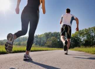 7 Manfaat Olahraga Lari untuk Kesehatan dan Kebugaran Tubuh. Mencegah Risiko Jantung Koroner. manfaat lari untuk kesehatan tubuh, yaitu dapat memperlancar aliran darah, serta meningkatkan kesehatan dan kebugaran tubuh. Disamping itu, lari juga dapat memicu pengeluaran hormon dan enzim yang merangsang jantung dan otot bekerja lebih baik