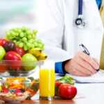 Pentingnya Kebutuhan Nutrisi Luka Akut dan Kronis Nutrisi adalah salah satu bagian yang esensial dalam proses penyembuhan luka. Setiap tahapan proses penyembuhan memerlukan nutrisi untuk mempercepat prosesnya dan luka cepat menutup. Luka kronis memiliki kebutuhan nutrisi yang dihitung dari kebutuhan kalori lebih banyak dari luka akut karena memiliki risiko terjadinya infeksi.