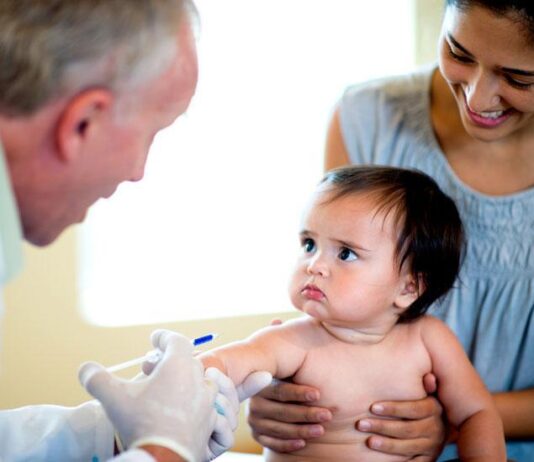 imunisasi merupakan hal yang penting untuk dilakukan saat masih kanak-kanak maupun orang dewasa. Imunisasi adalah cara terbaik untuk melindungi buah hati Anda dari penyakit.