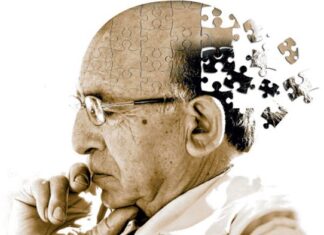 Beda Lupa Normal dan Lupa Demensia Depresi yang terjadi bersamaan dengan demensia memang bisa terjadi. Dari segi gejala, depresi yang ditandai dengan kehilangan minat, juga terjadi pada kegiatan yang selama ini mampu dilakukan sendiri, sehingga ketika tidak lagi dilakukan, haruslah dibedakan apakah tidak dilakukannya tersebut karena enggan atau karena tidak mau, ataukah tidak mampu.