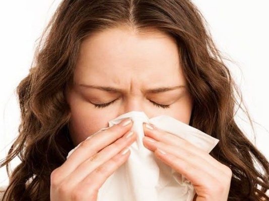 Ketika Hidungmu tersumbat itu menandakan adanya peradangan di selaput rongga hidung. Akibat dari peradangan ini bisa mengurangi bahkan menghalangi aliran udara ketika masuk melalui hidung. Pada saat peradangan itu hidung akan memproduksi lendir untuk mengusir segala sesuatu yang menggangu.