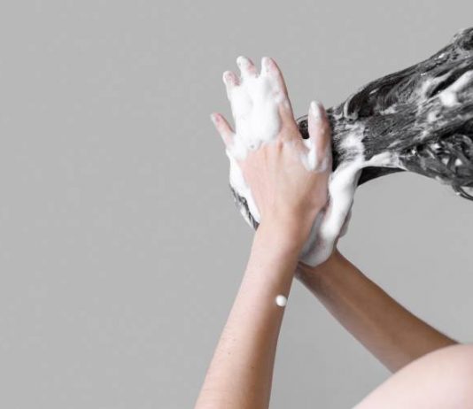 Bahaya Keramas Setiap Hari