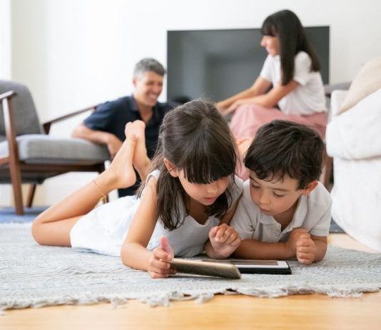 Bahaya Kecanduan Gadget bagi Anak