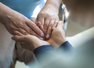 Tips Merawat Lansia di Rumah saat Pandemi Merawat lansia saat pandemi