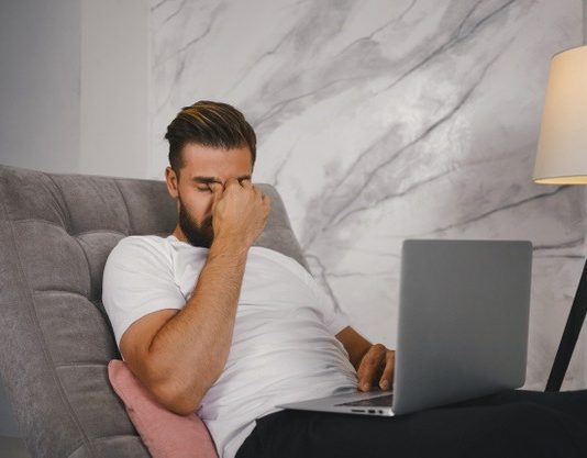 Lakukan 5 Tips ini agar mata tidak mudah lelah