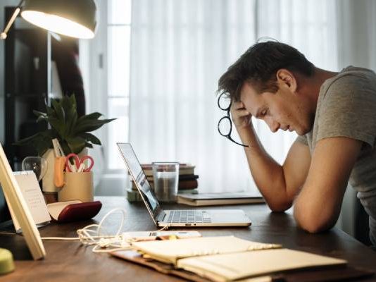 Tips Menjaga kesehatan mental akibat gagal mudik