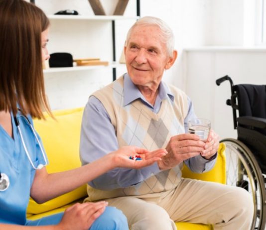 Home Care : Pengertian, Jenis & Kriteria Perawat