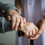 Perawat Lansia: Info, Tugas, Biaya Hingga Manfaat Menggunakan Home Care Lansia Di Rumah