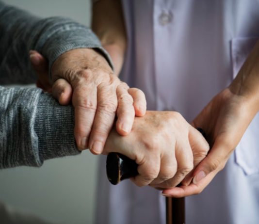 Perawat Lansia: Info, Tugas, Biaya Hingga Manfaat Menggunakan Home Care Lansia Di Rumah