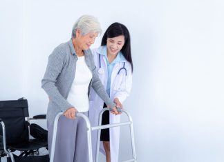 5 Tips Perawatan Intensif Pasien Stroke Dirumah