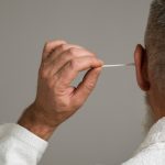 5 Bahaya Bersihkan Telinga Menggunakan Cotton Bud, Awas Bisa Sebabkan Infeksi!