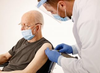 Terbaru! Lansia Bisa Lakukan Vaksin Booster Kedua, Kenali Jenis-Jenisnya