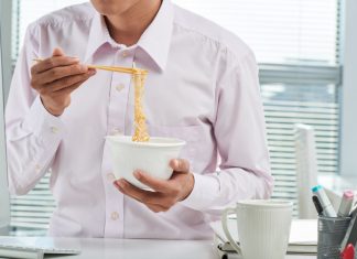 Kenali Bahaya Mengonsumsi Mie Instan Terlalu Sering bagi Kesehatan Tubuh