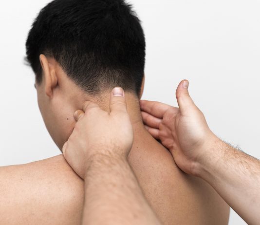 Saraf Kejepit pada Leher: Kenali Gejala, Faktor Penyebab, dan Pengobatan