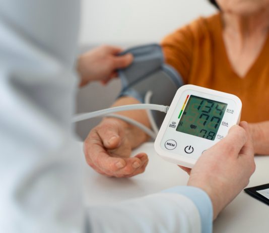 Hipertensi pada Lansia: Penyebab, Gejala dan Cara Mengatasinya