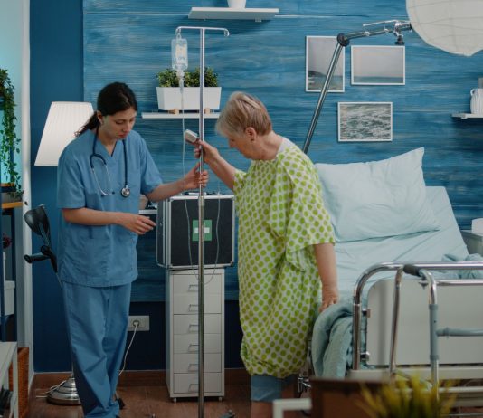 Tips memilih perawat orang sakit