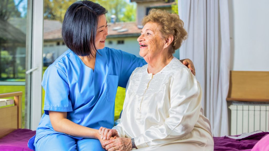 Apa saja tugas perawat lansia?