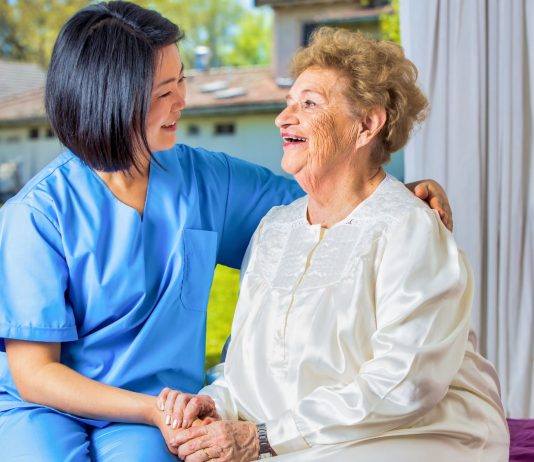 7 Cara Menemukan Perawat Lansia Profesional: Panduan Lengkap untuk Perawatan Terbaik Cara Menemukan Perawat Lansia Profesional