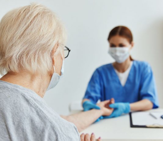 Peran Perawat Semi Medis dalam Meningkatkan Kualitas Kesehatan Lansia Peran perawat medis