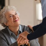 perawat lansia di rumah