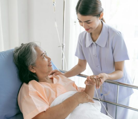 Jasa Caregiver Terbaik untuk Lansia di Jakarta