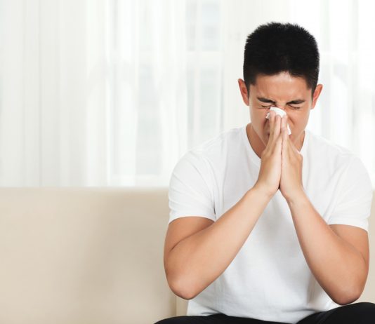 Ketahui Perbedaan Penanganan Batuk Pilek pada Anak, Dewasa, dan Lansia