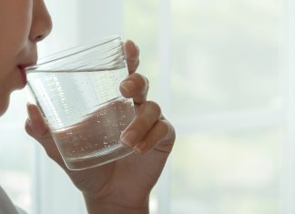 Jarang Minum Air Putih? Ini 5 Dampak Negatif untuk Kesehatan Anda