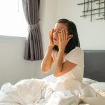 Bangun Tidur Kepala Kliyengan: Apakah Ini Tanda Tekanan Darah Rendah?