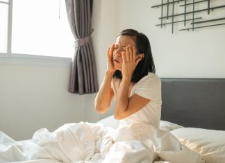 Bangun Tidur Kepala Kliyengan: Apakah Ini Tanda Tekanan Darah Rendah?